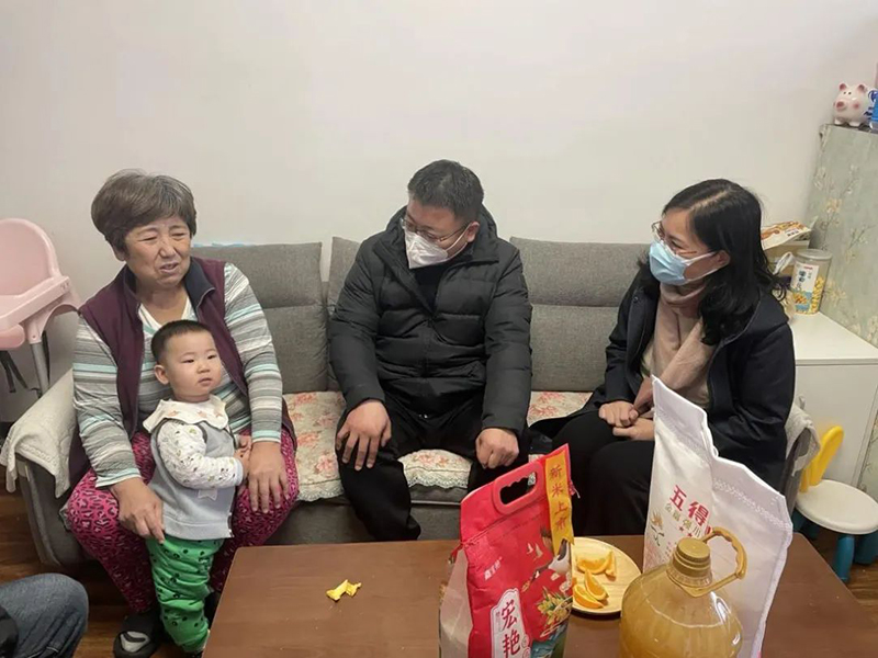 董事長參加“人大代表、政協(xié)委員走進(jìn)社區(qū)，開展居民議事協(xié)商”活動(dòng).jpg